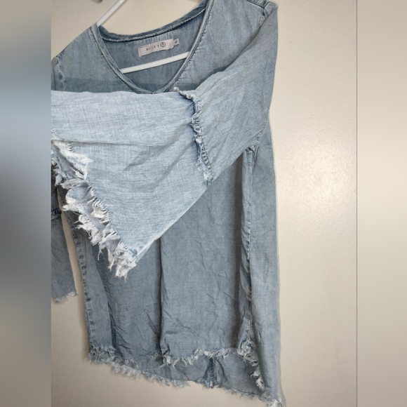 Billy T (Size S) Blue Stretch V-Neck Frayed Trim 3/4 Bell Sleeve Popover Blouse - Picture 3 of 9